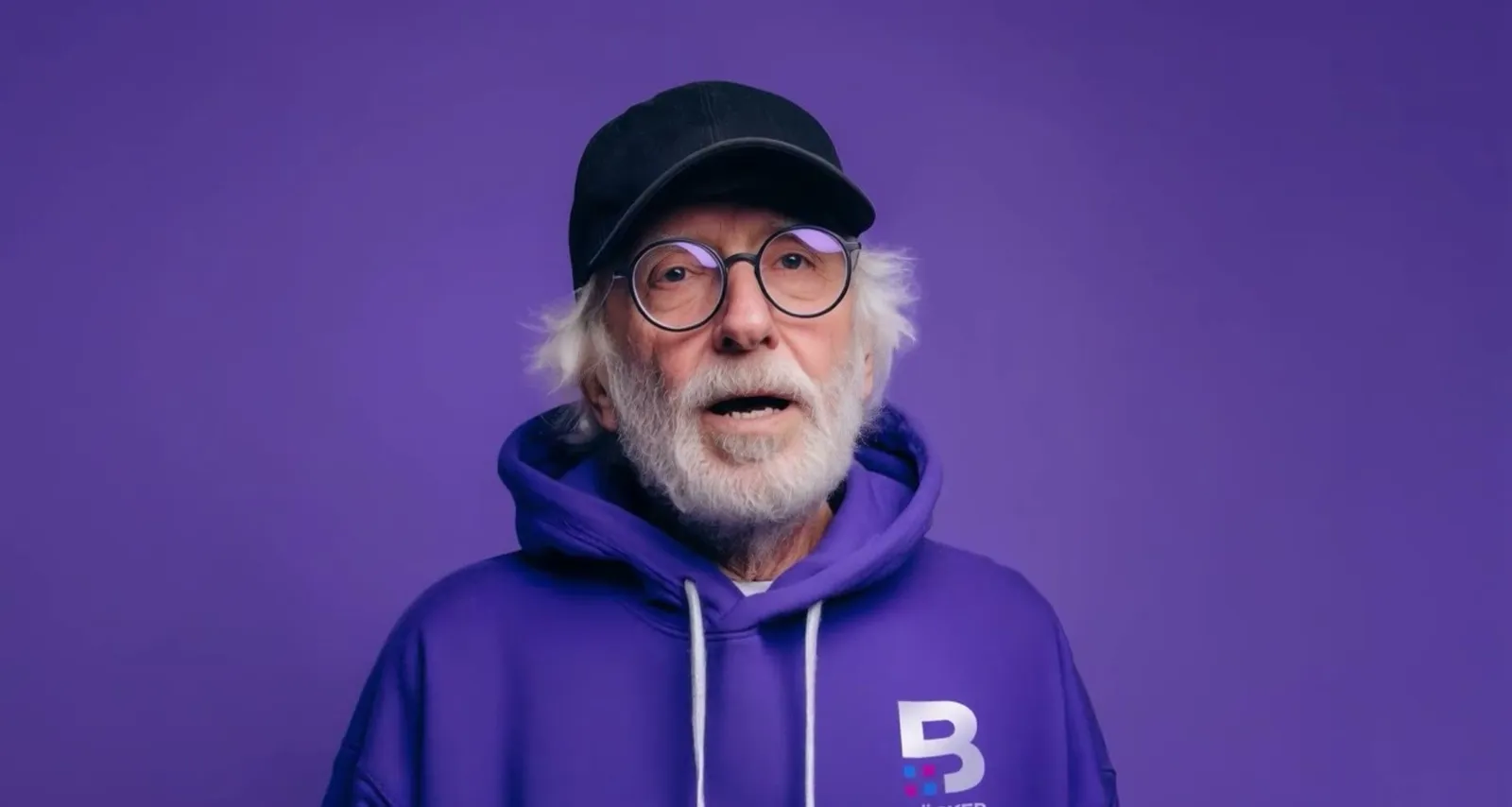 AI-generated introduction: an older gentleman in a cap and glasses guides you through the Bücker brand