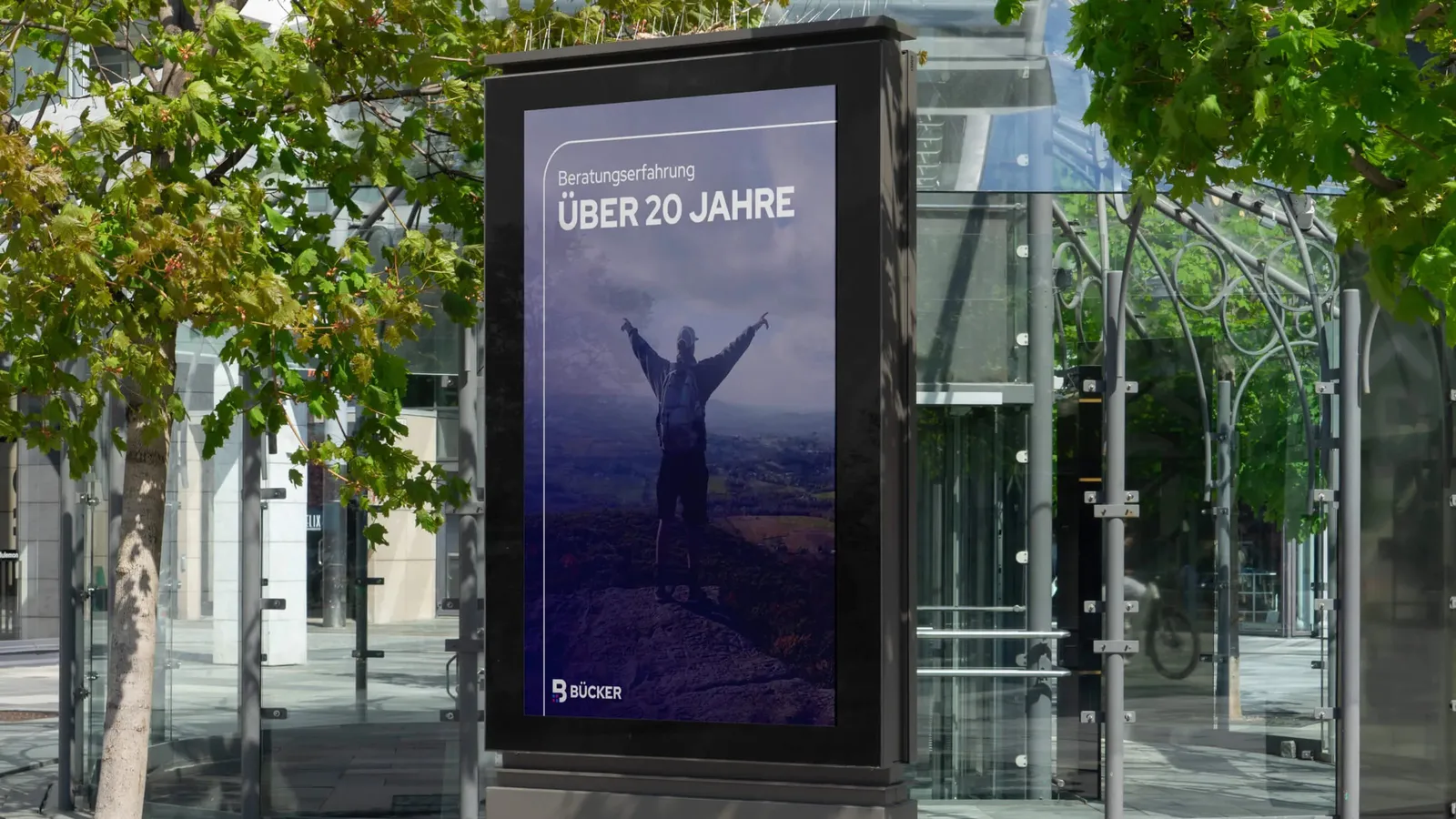 Advertising panel at a bus stop with the motif “More than 20 years of consulting experience”
